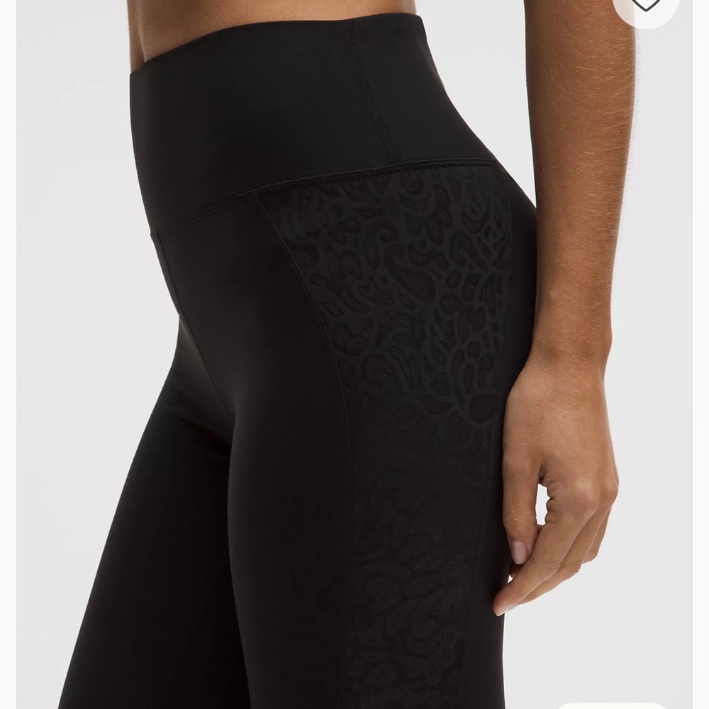 Lululemon Paisley Lace Overlay Tight 25" Leggings Pants Black Women’s Size 8 - Picture 7 of 10